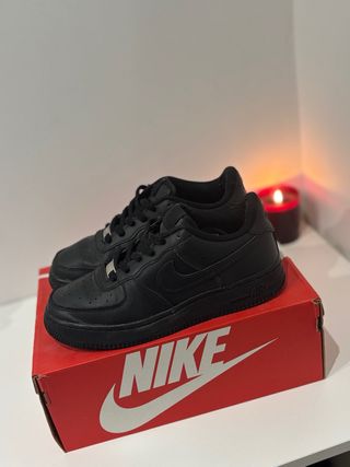 Nike Air Force 1 Negras