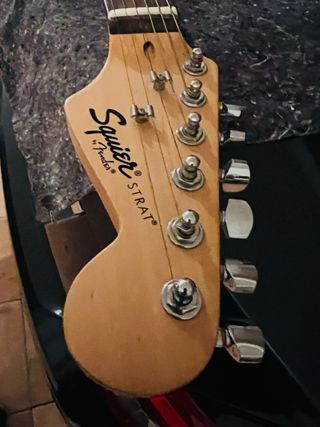 Guitarra Eléctrica Fender + Funda y Correa