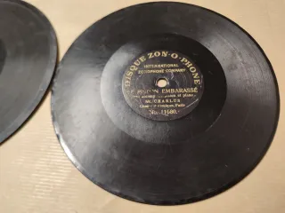 Dos discos pequeños de pizarra