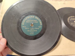 Dos discos pequeños de pizarra