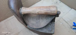 Plancha antigua de hierro