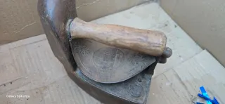 Plancha antigua de hierro