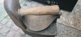 Plancha antigua de hierro