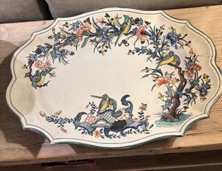 Sopera y bandeja antiguas decoradas