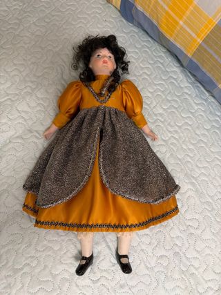 Muñeca de porcelana vintage