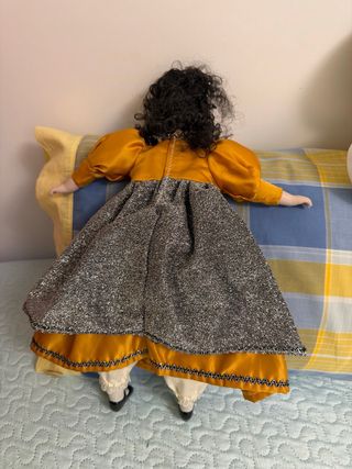 Muñeca de porcelana vintage