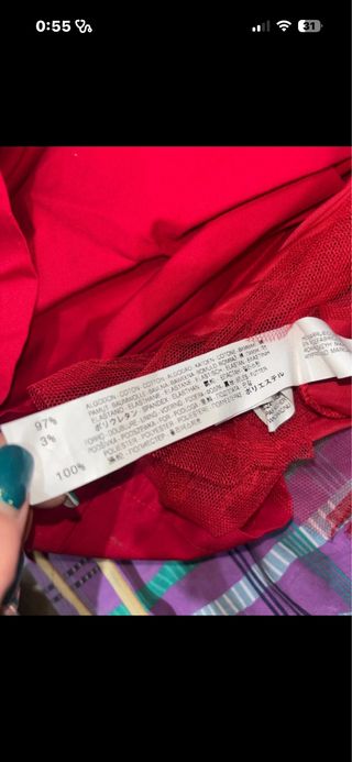 Vestido rojo corto con tirantes