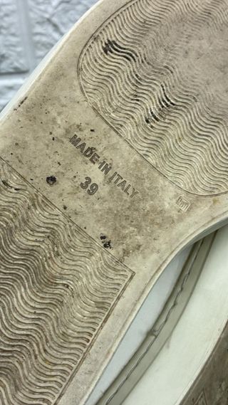 Scarpe Moschino Bianche con Dettagli Oro
