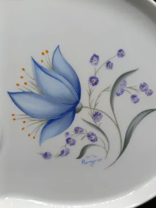 Tazón y plato porcelana Limoges con flores azules