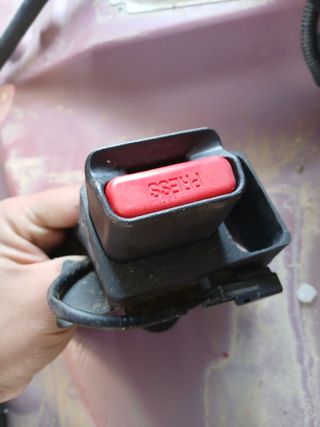 ENGANCHE CINTURON TRASERO DERECHO TOYOTA YARIS (XP21)