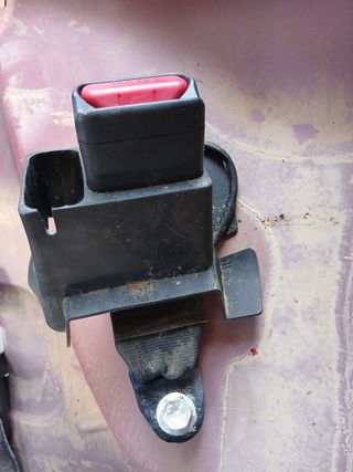 ENGANCHE CINTURON TRASERO DERECHO TOYOTA YARIS (XP21)