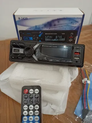 Autoradio R-2420 MP3 USB TF
