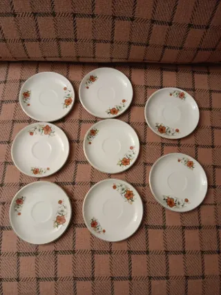 Lote 8 platos café perfil dorado y flores vintage