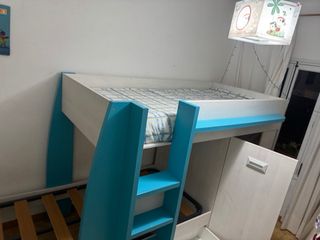 Cama litera infantil azul y blanca