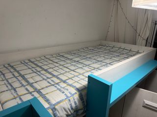 Cama litera infantil azul y blanca
