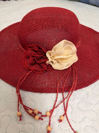 Pamela roja burdeo ,con flores y abalorios