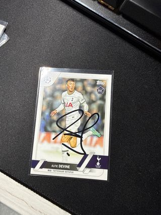 Cromo Alfie Devine Firmado Topps RC