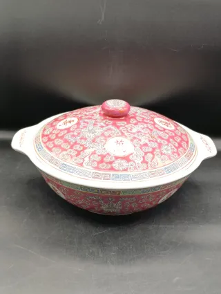 Sopera china de porcelana roja