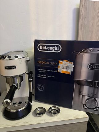 Cafetera DeLonghi Dedica Style Blanca