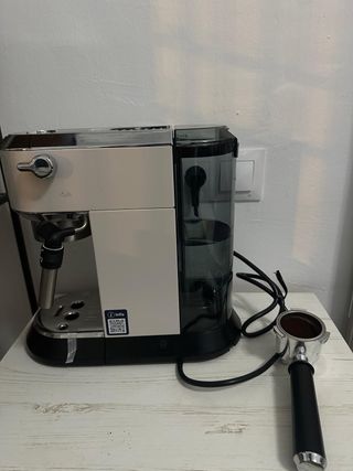 Cafetera DeLonghi Dedica Style Blanca