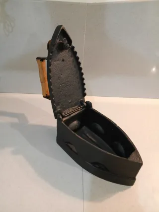 Ferro da stiro antico anni '30