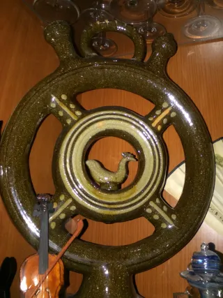 Pieza cerámica decorativa de gallina