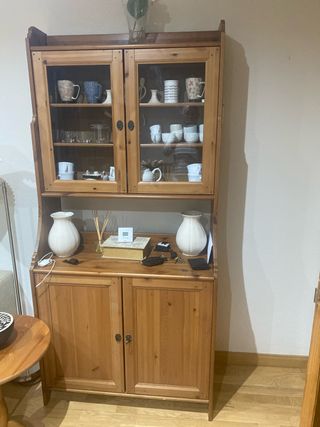 Aparador vitrina de comedor madera y cristal