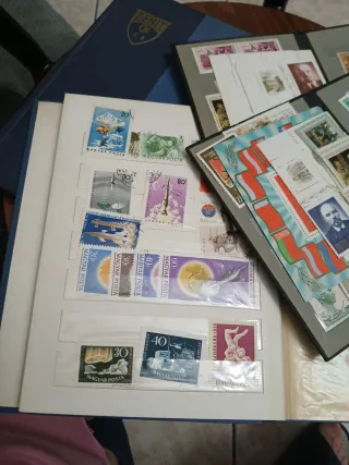 Album di francobolli con varie nazioni
