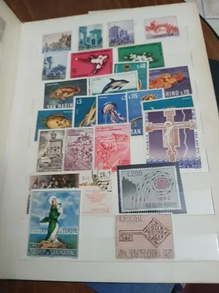 Album di francobolli con varie nazioni