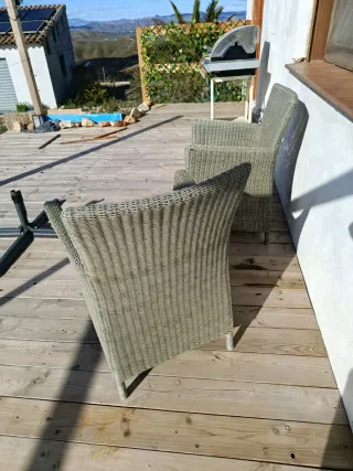 Sillónes de mimbre gris para exterior