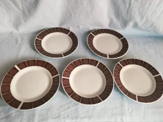 Juego de 5 platos con diseño espiral