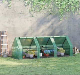 Invernadero Pequeño con Ventanas