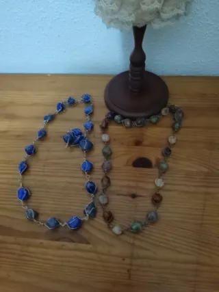 Dos collares piedras naturales