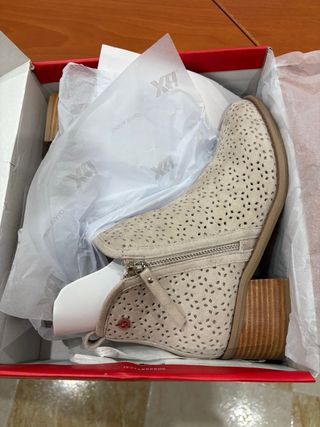 Botin marrón XTI con tacon de 5 cm