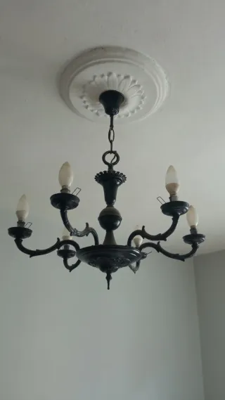 Lámpara de araña forja negra y dorada