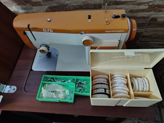 Máquina de coser Alfa 1680 con mueble