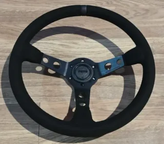 Volante Momo invertido Black Edition