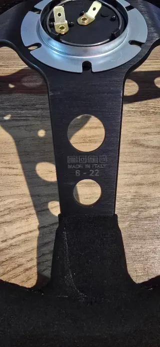 Volante Momo invertido Black Edition