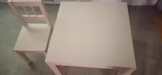 Mesita y 2 sillas para niños