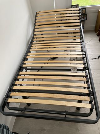 Cama articulada metálica y de madera