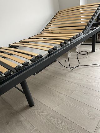 Cama articulada metálica y de madera