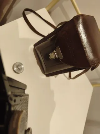 Cámara Rolleiflex Art-Deco con funda