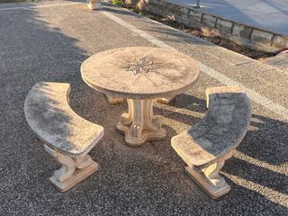 Conjunto mesa redonda y bancos piedra