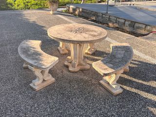 Conjunto mesa redonda y bancos piedra