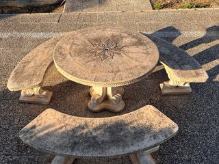 Conjunto mesa redonda y bancos piedra