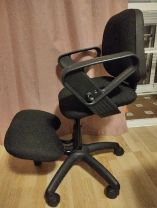 Silla ergonómica negra