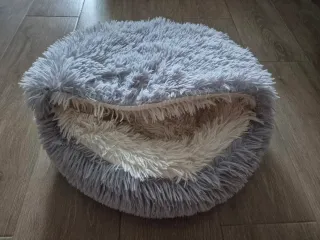 Cama para perro/gato suave gris y beige