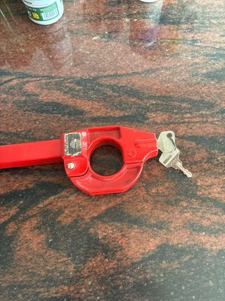 Gancho antirrobo coche marcs Barcelona