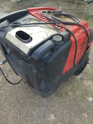 Hidrolimpiadora a presión roja