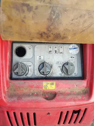 Hidrolimpiadora a presión roja